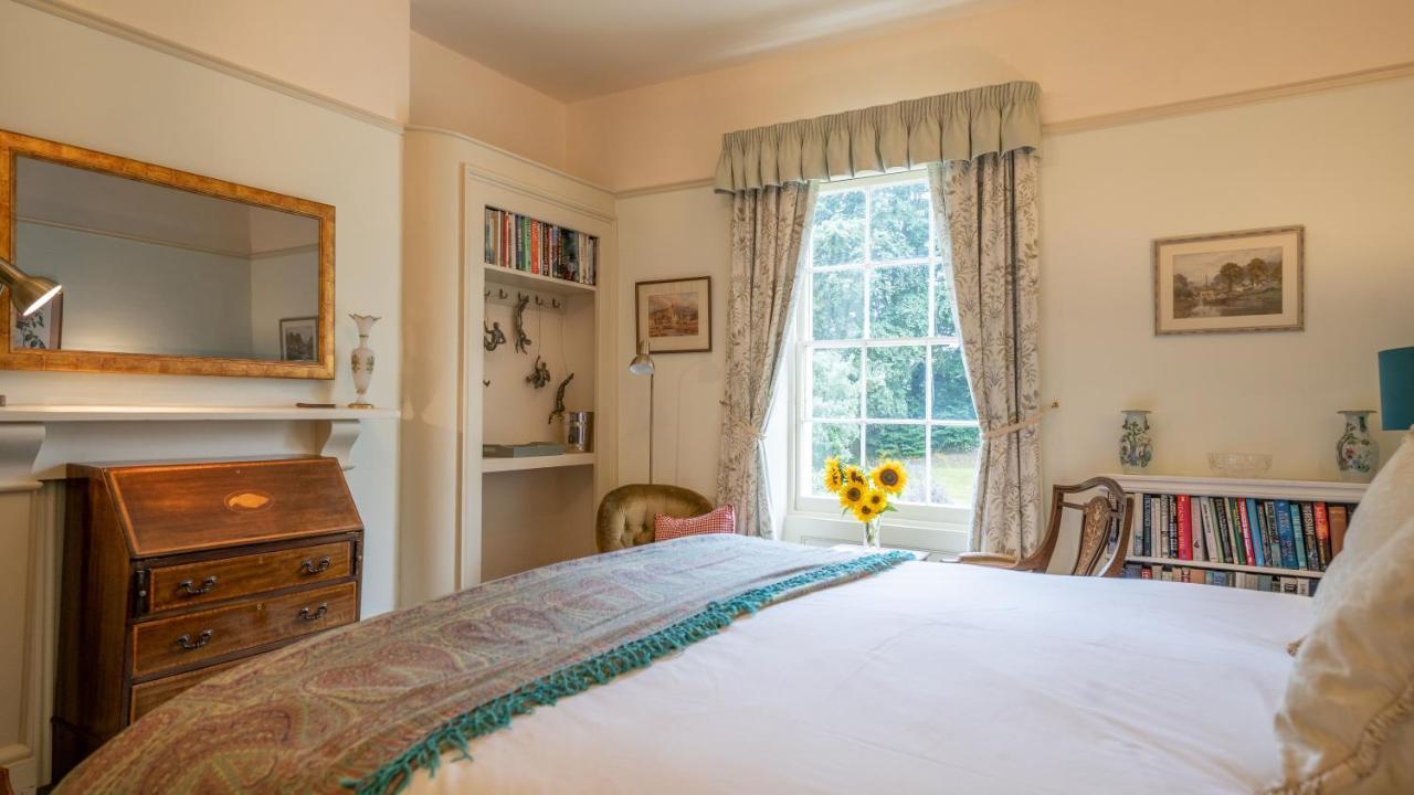 Pantybeiliau House Bed & Breakfast Gilwern Eksteriør billede